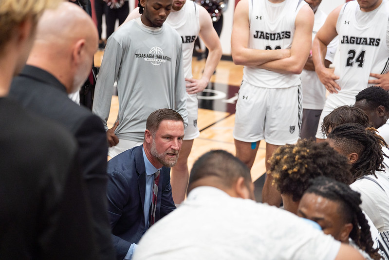 Men's Basketball Huddle